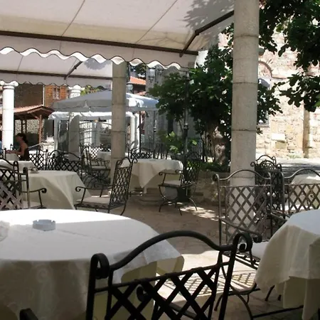 Saint John Baptist 호텔 네세부르