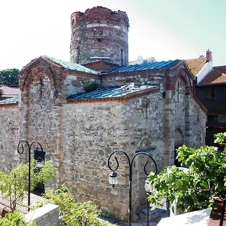 Saint John Baptist 호텔 네세부르