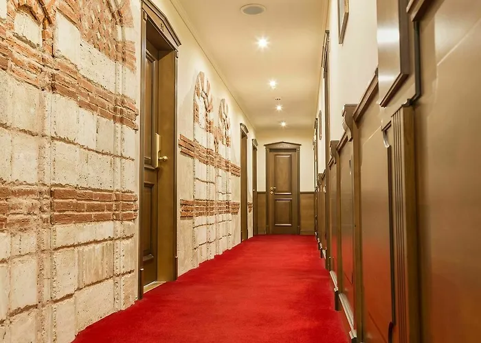 Saint John Baptist Хотел